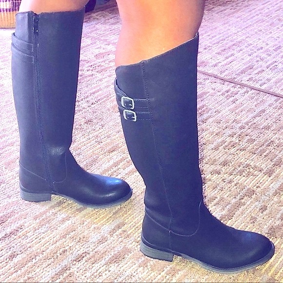 Very Volatile Shoes - Very Volatile 👢